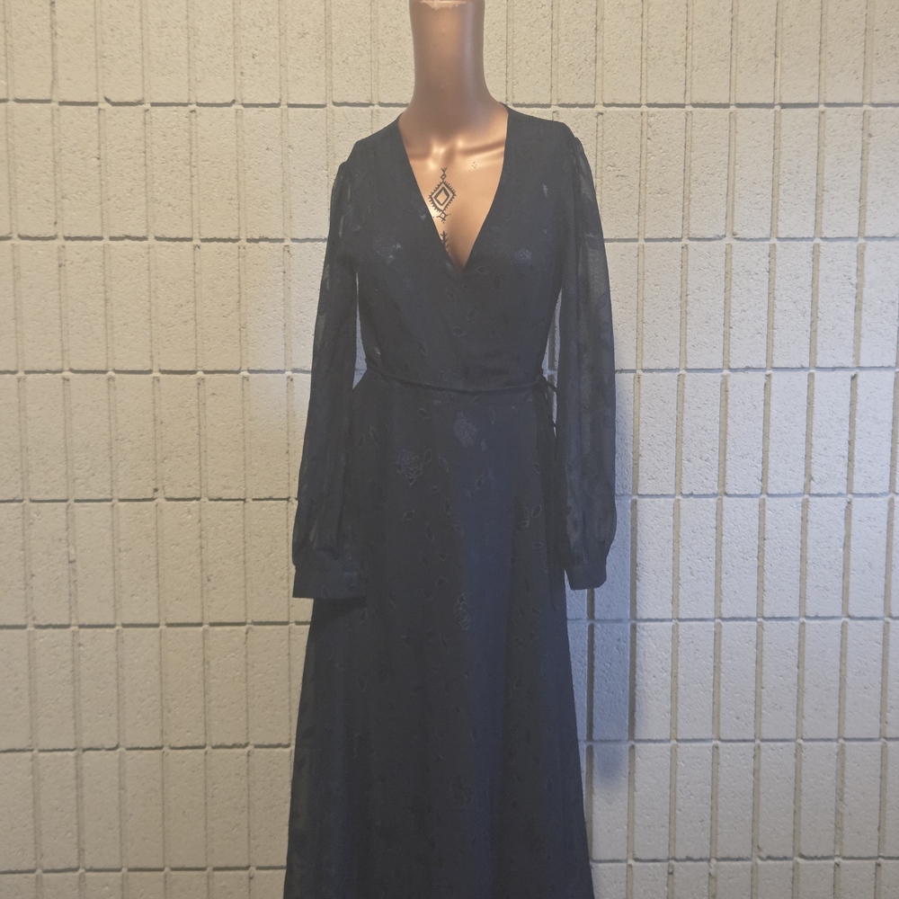 Lulu's Dark Blue Long Sleeve V-Neck Maxi Dress With Tags